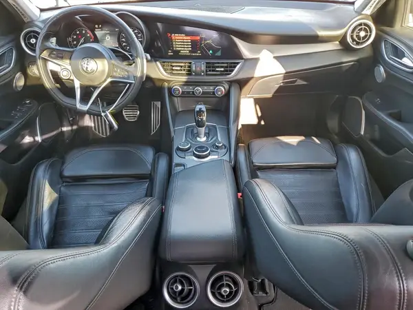 ZARFAMBN5K7610175 2019 ALFA ROMEO GIULIA - Image 8