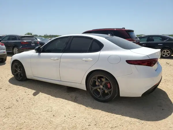 ZARFAMBN5L7626345 2020 ALFA ROMEO GIULIA - Image 2