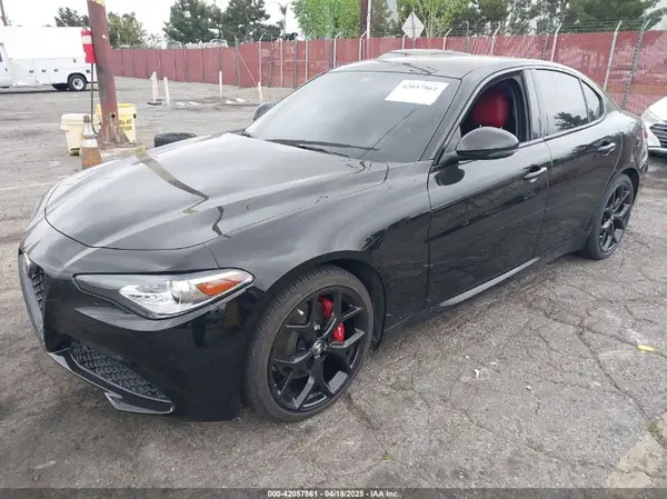 ZARFAMBN5M7645723 2021 ALFA ROMEO GIULIA - Image 2