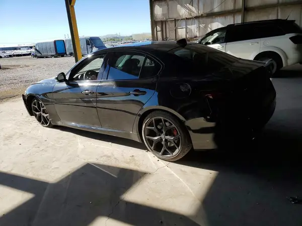 ZARFAMBN5M7647584 2021 ALFA ROMEO GIULIA - Image 2