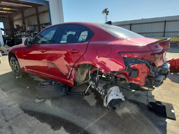 ZARFAMBN5N7656867 2022 ALFA ROMEO GIULIA - Image 2