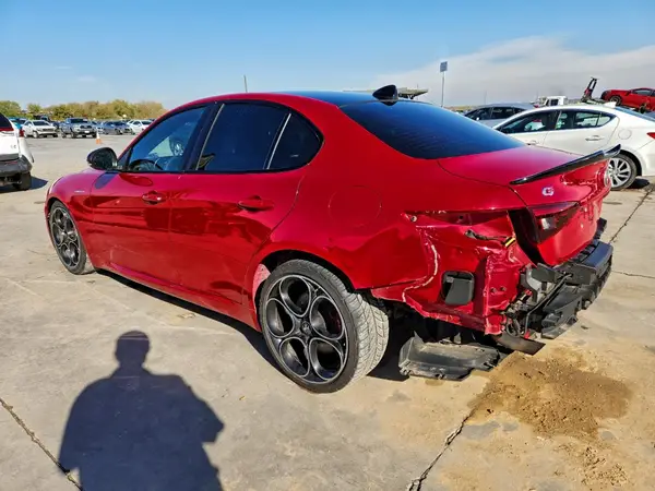ZARFAMBN5N7660501 2022 ALFA ROMEO GIULIA - Image 2