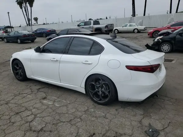 ZARFAMBN6K7605647 2019 ALFA ROMEO GIULIA - Image 2