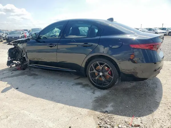 ZARFAMBN6M7644810 2021 ALFA ROMEO GIULIA - Image 2