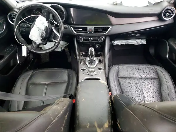 ZARFAMBN6M7646069 2021 ALFA ROMEO GIULIA - Image 8