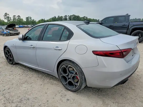 ZARFAMBN6N7654657 2022 ALFA ROMEO GIULIA - Image 2