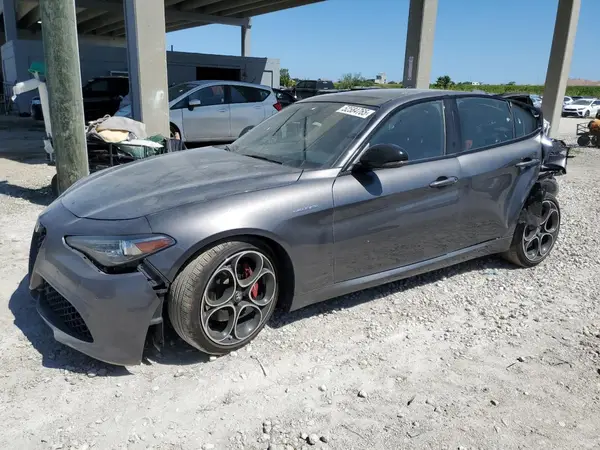 ZARFAMBN6N7657347 2022 ALFA ROMEO GIULIA - Image 1