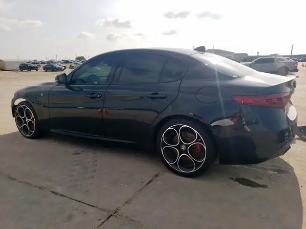 ZARFAMBN6N7659907 2022 ALFA ROMEO GIULIA - Image 2