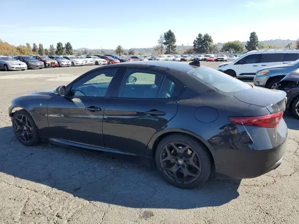 ZARFAMBN6N7662273 2022 ALFA ROMEO GIULIA - Image 2