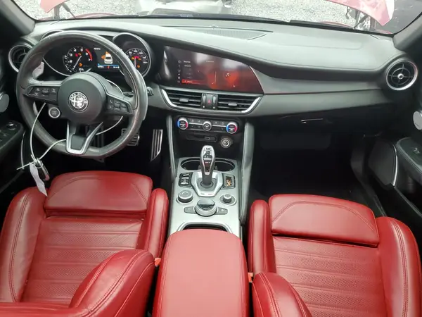 ZARFAMBN6N7665030 2022 ALFA ROMEO GIULIA - Image 8