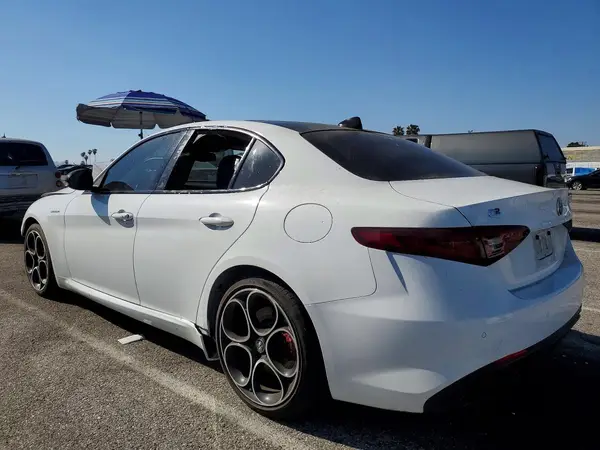 ZARFAMBN6N7666131 2022 ALFA ROMEO GIULIA - Image 2
