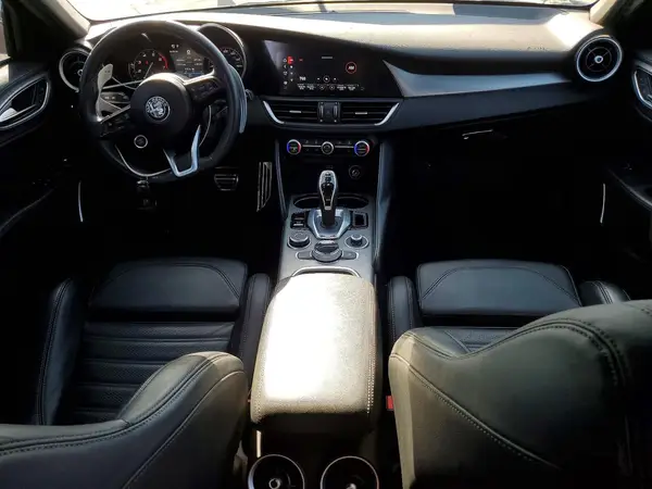 ZARFAMBN6N7666131 2022 ALFA ROMEO GIULIA - Image 8