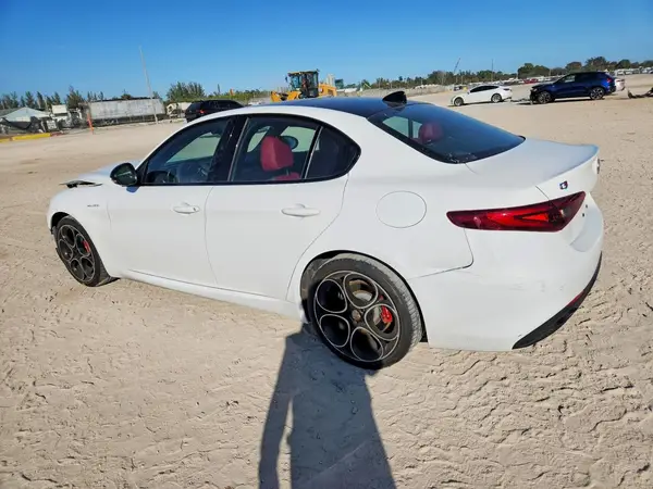ZARFAMBN6P7669663 2023 ALFA ROMEO GIULIA - Image 2