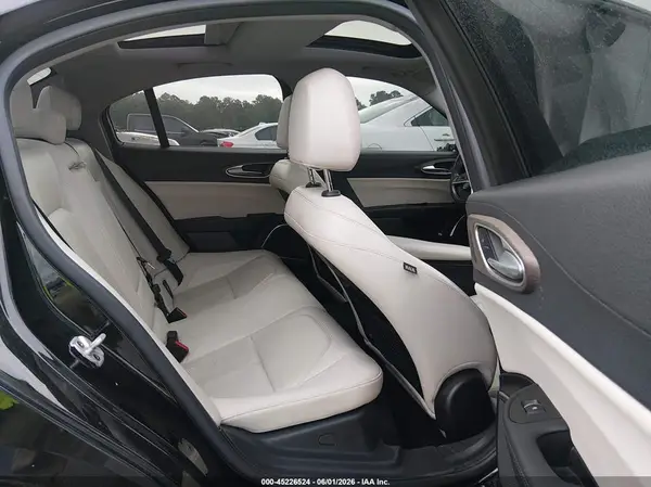 ZARFAMBN7K7601056 2019 ALFA ROMEO GIULIA - Image 8