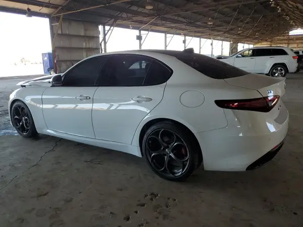 ZARFAMBN7K7606337 2019 ALFA ROMEO GIULIA - Image 2