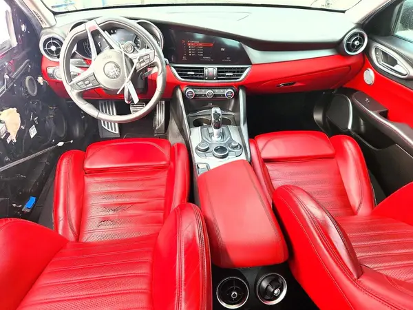 ZARFAMBN7K7609819 2019 ALFA ROMEO GIULIA - Image 8