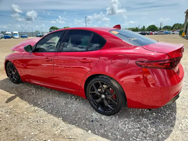 ZARFAMBN7L7631398 2020 ALFA ROMEO GIULIA - Image 2