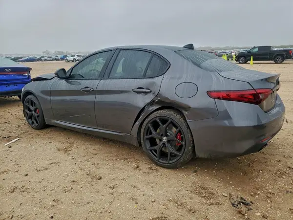 ZARFAMBN7L7636343 2020 ALFA ROMEO GIULIA - Image 2
