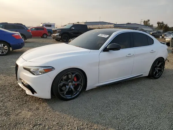 ZARFAMBN7M7640412 2021 ALFA ROMEO GIULIA - Image 1