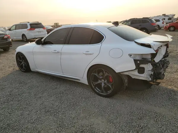 ZARFAMBN7M7640412 2021 ALFA ROMEO GIULIA - Image 2