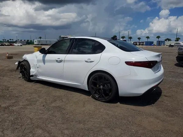 ZARFAMBN7M7644878 2021 ALFA ROMEO GIULIA - Image 2