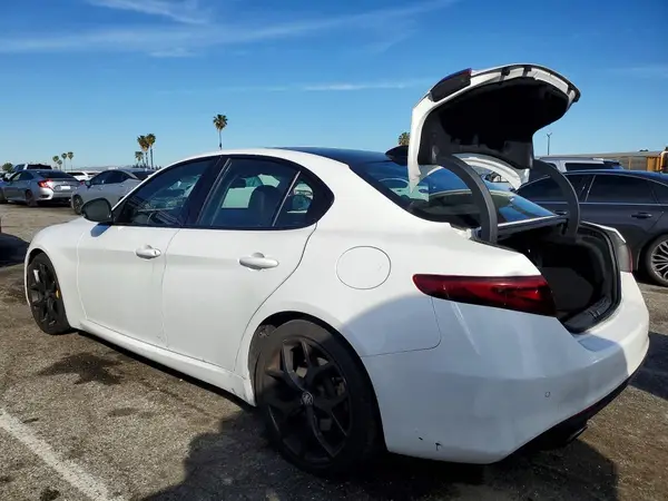 ZARFAMBN7M7649997 2021 ALFA ROMEO GIULIA - Image 2