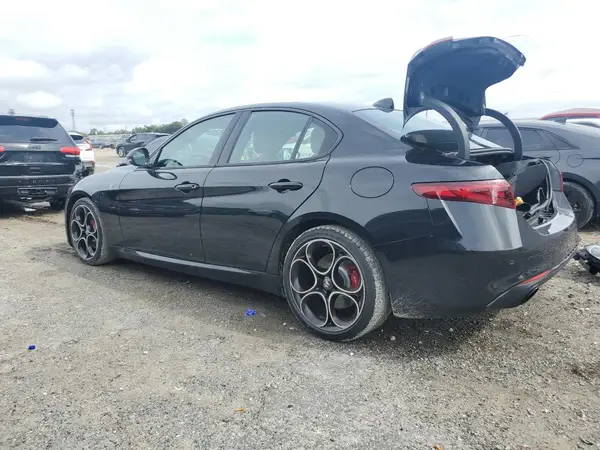 ZARFAMBN7N7655090 2022 ALFA ROMEO GIULIA - Image 2