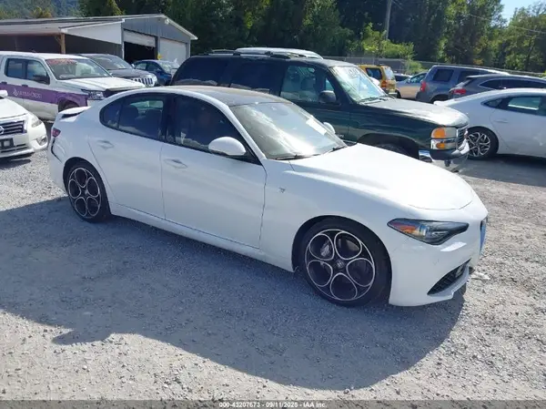 ZARFAMBN7N7661083 2022 ALFA ROMEO GIULIA