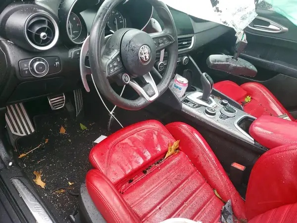 ZARFAMBN7N7666123 2022 ALFA ROMEO GIULIA - Image 8