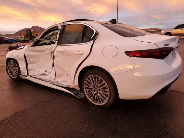 ZARFAMBN8K7601065 2019 ALFA ROMEO GIULIA - Image 2
