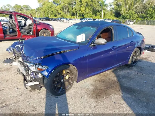 ZARFAMBN8M7645747 2021 ALFA ROMEO GIULIA - Image 2