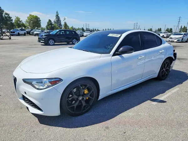 ZARFAMBN8M7647093 2021 ALFA ROMEO GIULIA - Image 1