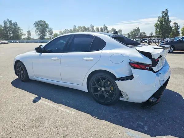 ZARFAMBN8M7647093 2021 ALFA ROMEO GIULIA - Image 2