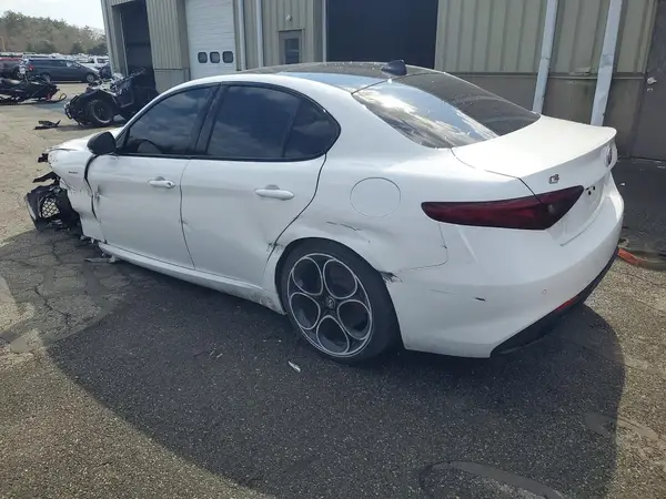 ZARFAMBN8N7665465 2022 ALFA ROMEO GIULIA - Image 2