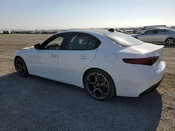ZARFAMBN8P7668756 2023 ALFA ROMEO GIULIA - Image 2