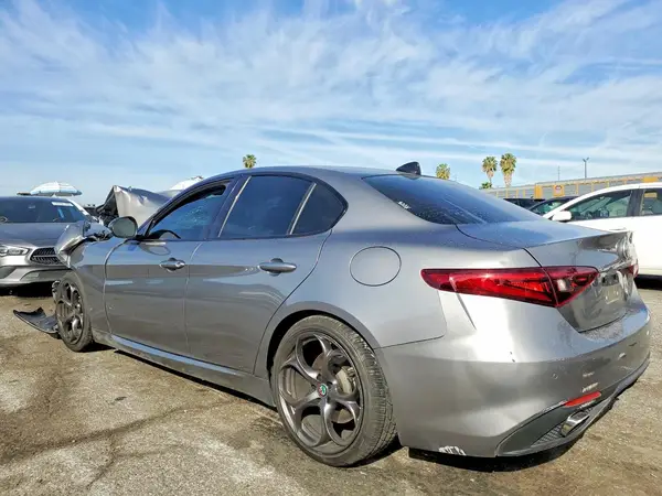 ZARFAMBN9K7603990 2019 ALFA ROMEO GIULIA - Image 2