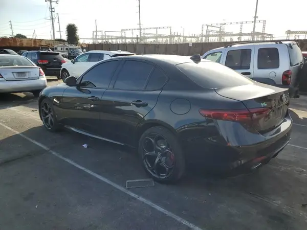 ZARFAMBN9K7604847 2019 ALFA ROMEO GIULIA - Image 2