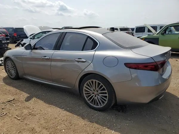 ZARFAMBN9K7612494 2019 ALFA ROMEO GIULIA - Image 2