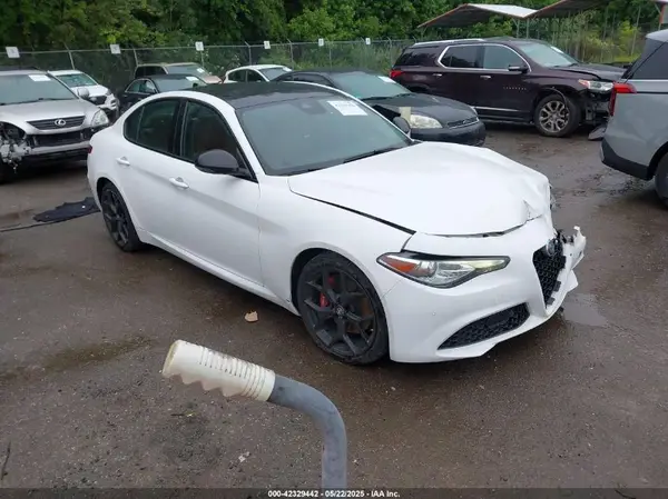 ZARFAMBN9M7640461 2021 ALFA ROMEO GIULIA - Image 1