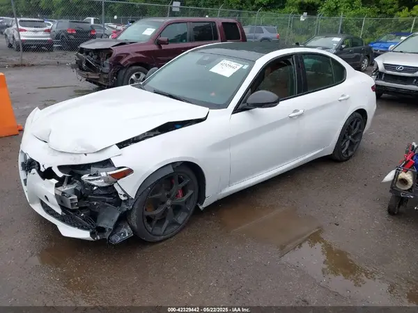 ZARFAMBN9M7640461 2021 ALFA ROMEO GIULIA - Image 2