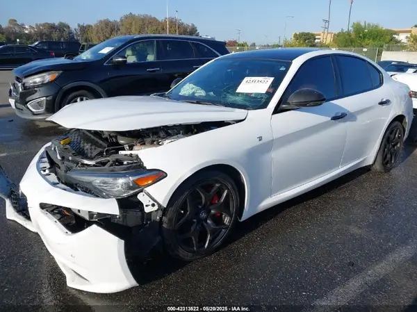 ZARFAMBN9N7660565 2022 ALFA ROMEO GIULIA - Image 2
