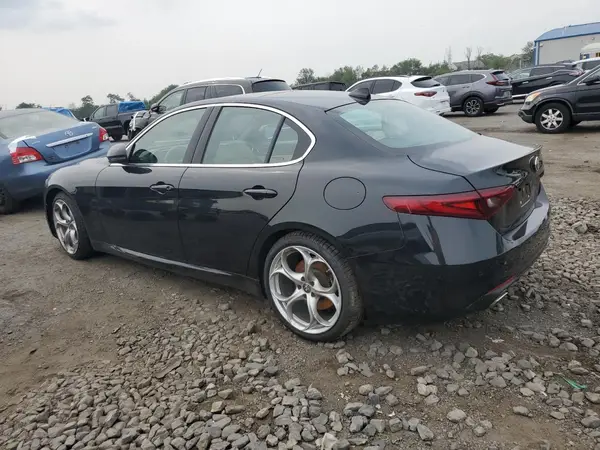 ZARFAMBN9P7673755 2023 ALFA ROMEO GIULIA - Image 2