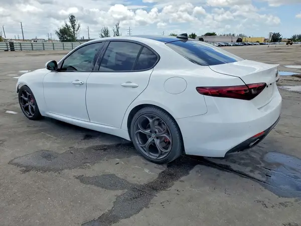 ZARFAMBNXK7600497 2019 ALFA ROMEO GIULIA - Image 2