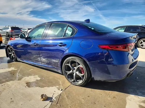 ZARFAMBNXK7600743 2019 ALFA ROMEO GIULIA - Image 2