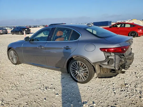 ZARFAMBNXK7603237 2019 ALFA ROMEO GIULIA - Image 2