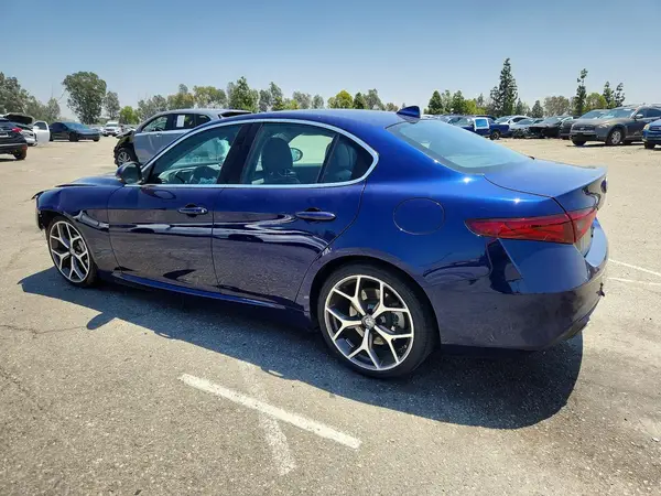 ZARFAMBNXK7604078 2019 ALFA ROMEO GIULIA - Image 2