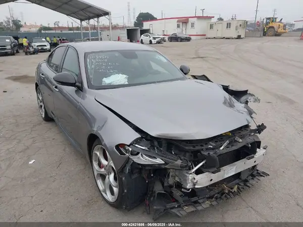 ZARFAMBNXK7612360 2019 ALFA ROMEO GIULIA - Image 1