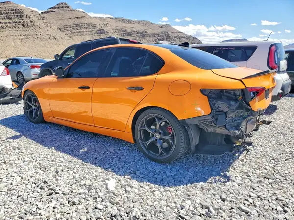 ZARFAMBNXK7621205 2019 ALFA ROMEO GIULIA - Image 2