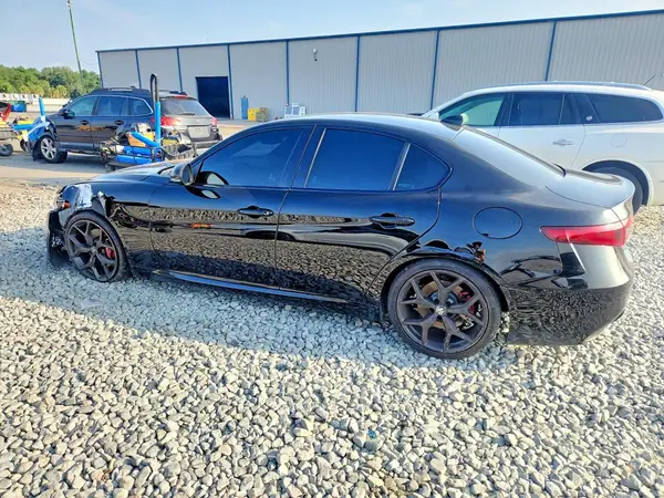 ZARFAMBNXL7631234 2020 ALFA ROMEO GIULIA - Image 2