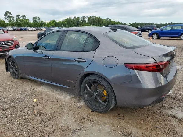 ZARFAMBNXL7637986 2020 ALFA ROMEO GIULIA - Image 2